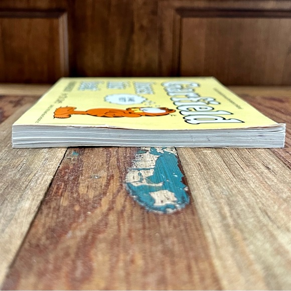 Garfield Paperback - Picture 4 of 7